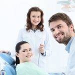 Jakie mogą być przyczyny przebarwienia zębów?