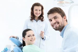 Jakie mogą być przyczyny przebarwienia zębów