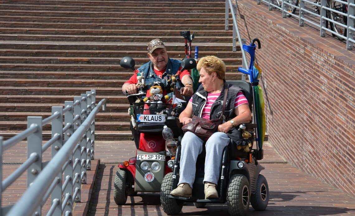 Elektryczne wózki inwalidzkie – przeznaczenie i refundacja z NFZ